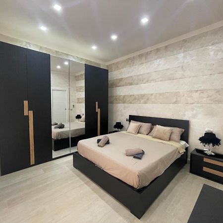 Casa Gold Apartment Наполи Екстериор снимка