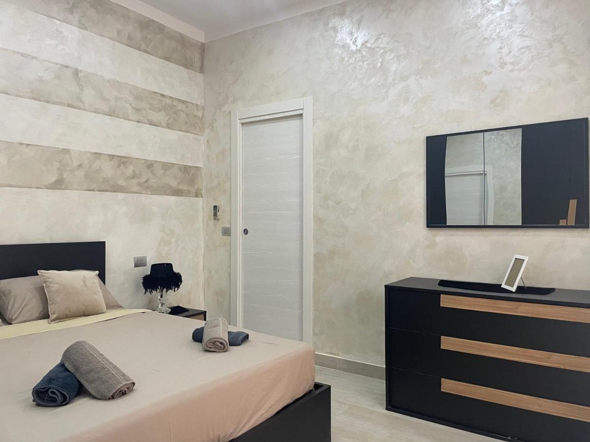 Casa Gold Apartment Наполи Екстериор снимка