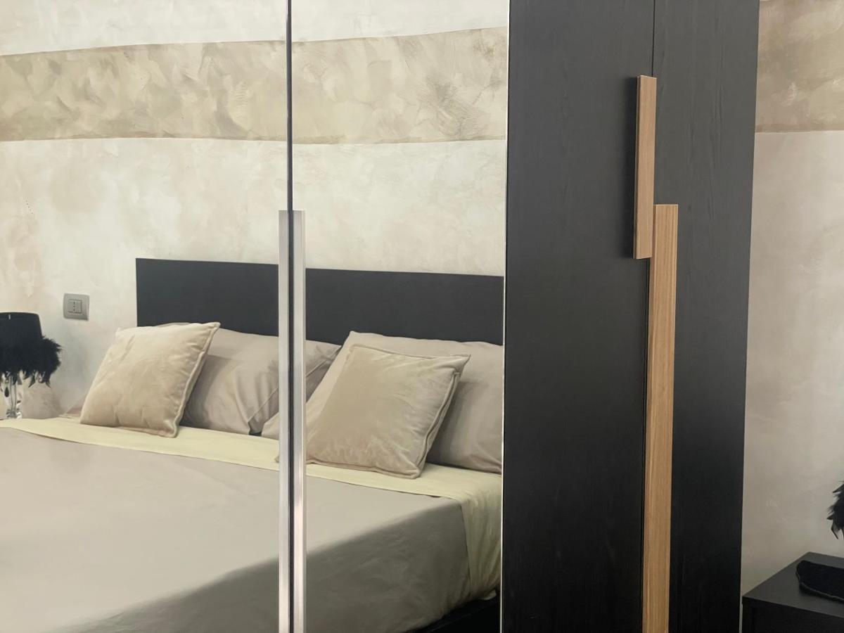 Casa Gold Apartment Наполи Екстериор снимка
